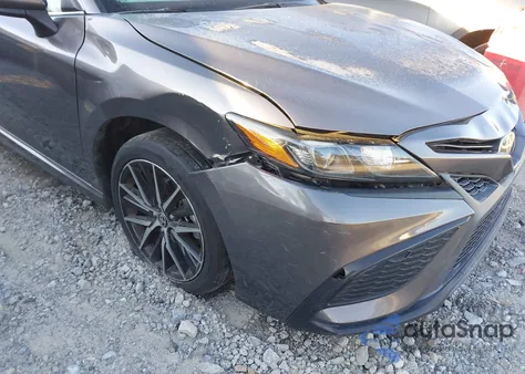 2021 Toyota Camry Se z USA, uszkodzony, nr VIN 4T1G11AKXMU440156